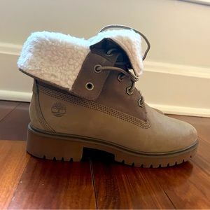 Timberland taupe suede Sherpa lined size 5.5 like new